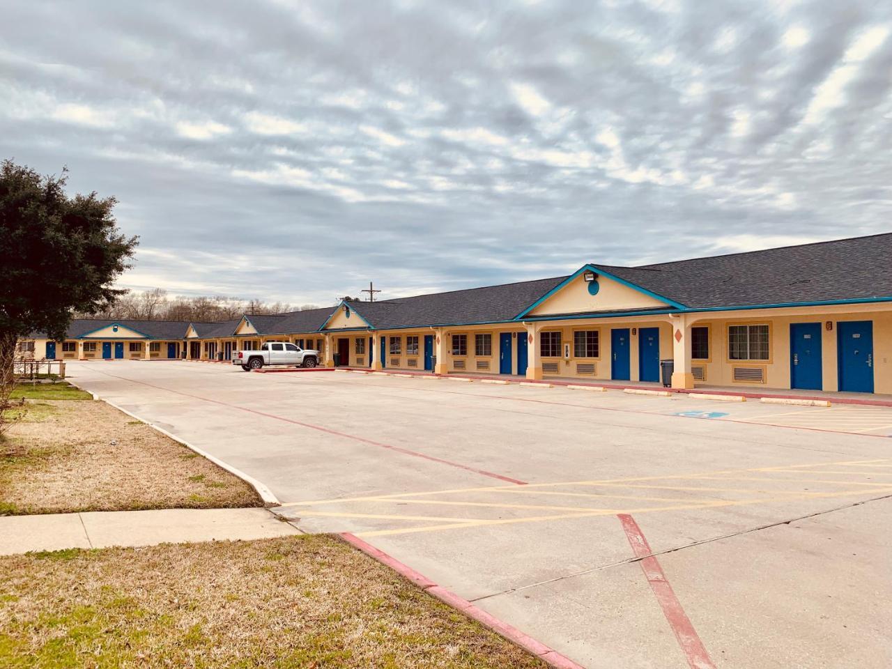 Luxury Inn Liberty Exterior photo